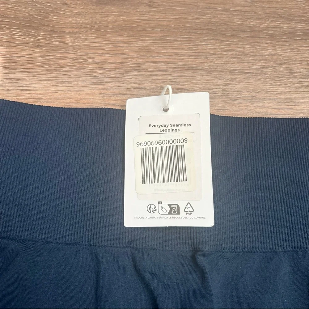 Gymshark Everyday Seamless Navy Leggings - Picture 8 of 9